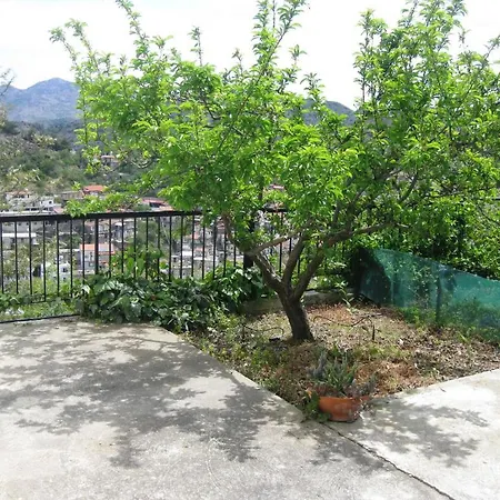 Country house Danai House *
